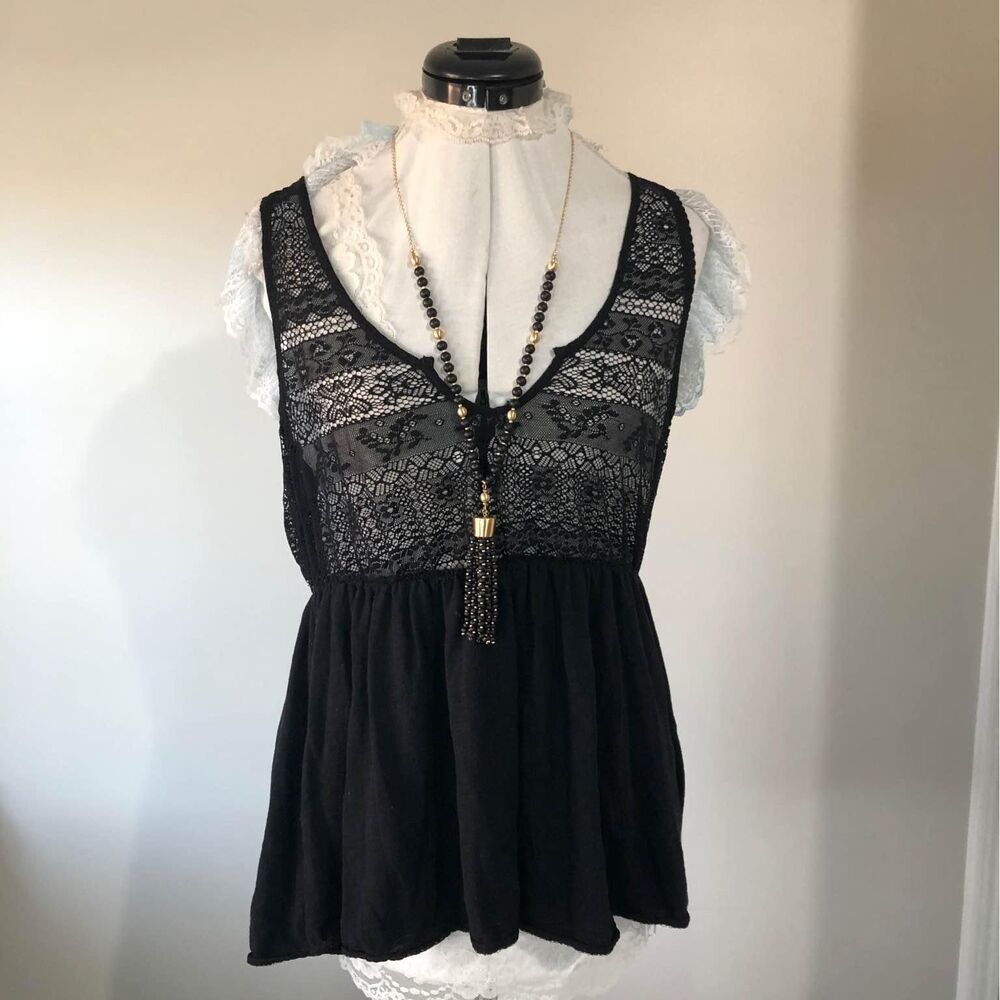 1X Torrid Black Blouse Laced Upper Needs Cameo Sleeveless C3558